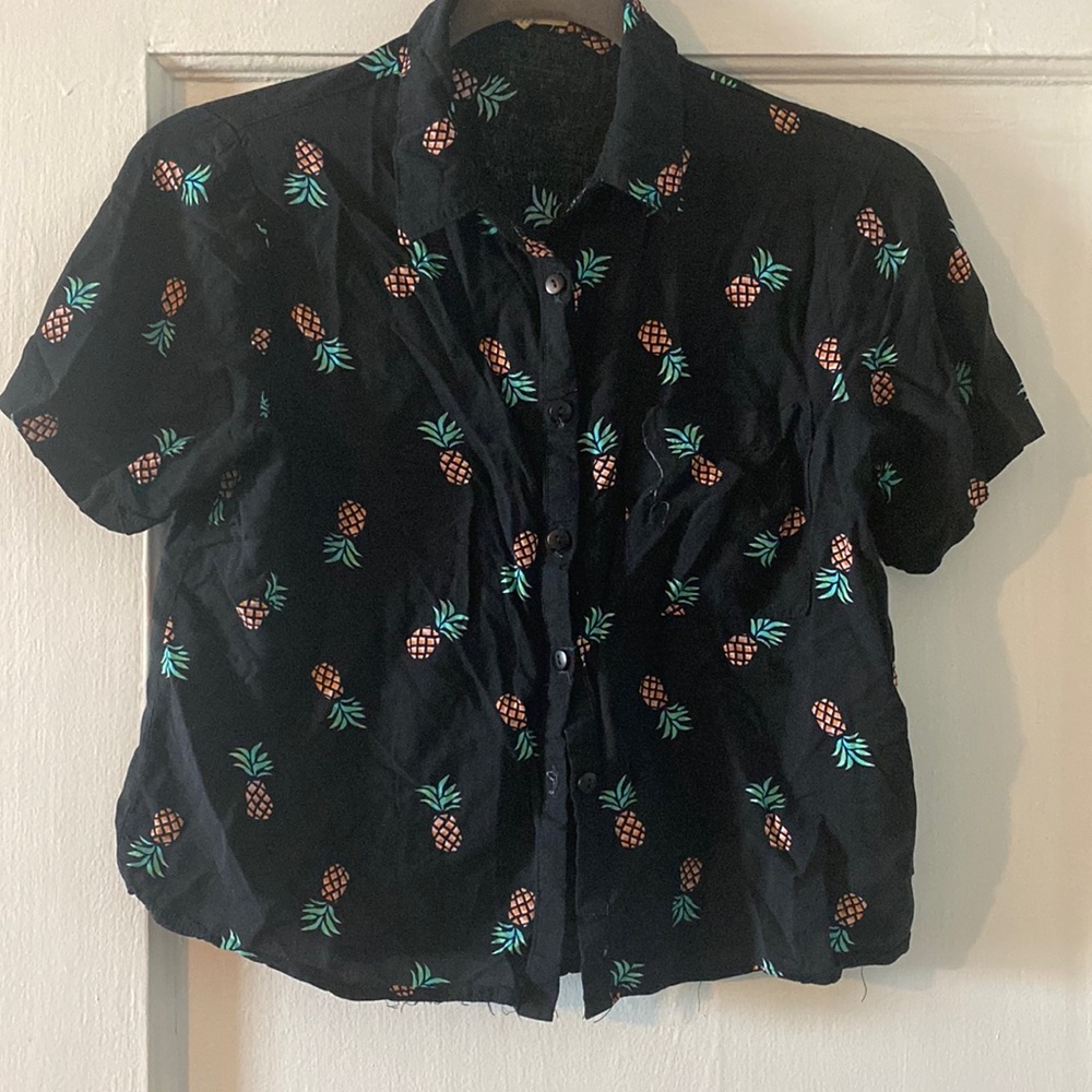 Button up shirt, shirt is waist length